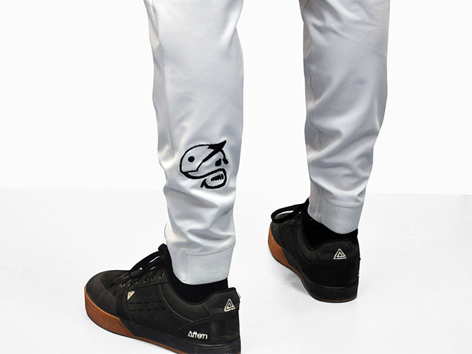 MINIMAL WHITE PANTS