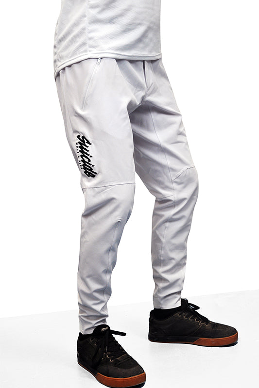 MINIMAL WHITE PANTS