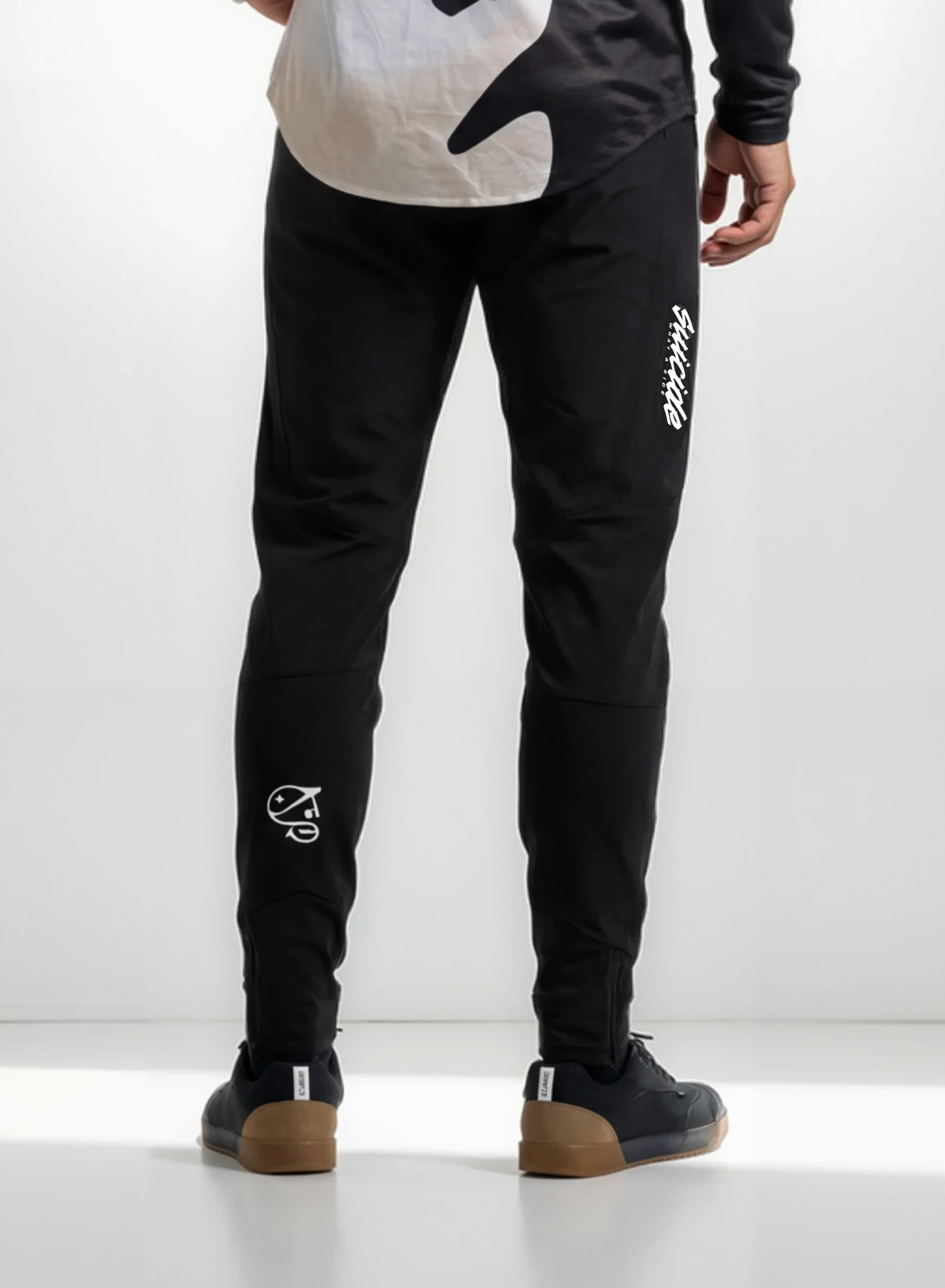 MINIMAL BLACK GRAFFITI PANTS